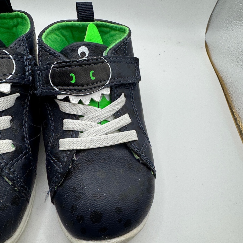 Carter's Toddler Boy Size 5 Black and Blue Dinosaur Sneakers Shoes - Picture 3 of 6